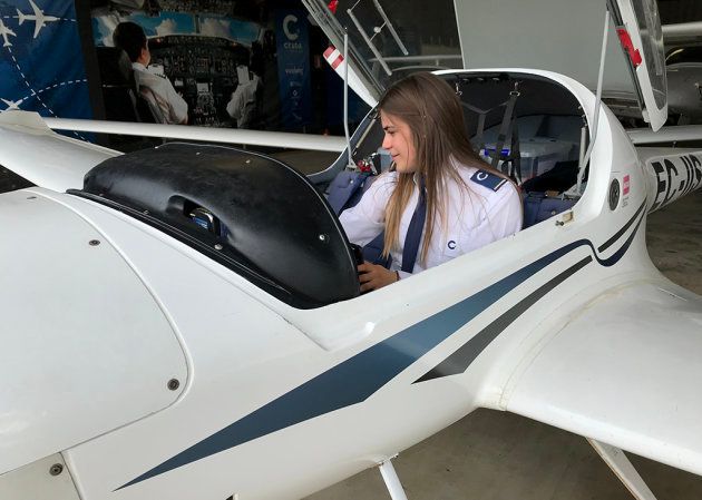 Marina Caballero está estudiando en CESDA para ser piloto.