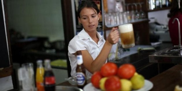 Camarera en España