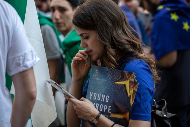 Jóvenes europeos en la marcha por Europa del 12 de mayo de 2018 en Milán (Italia).