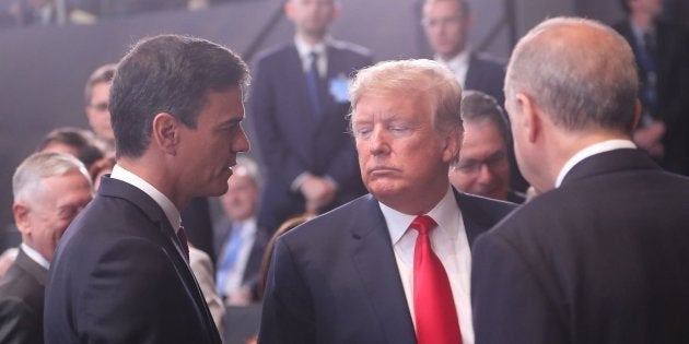 El hilo de Twitter sobre la foto de Sánchez y Trump que debes