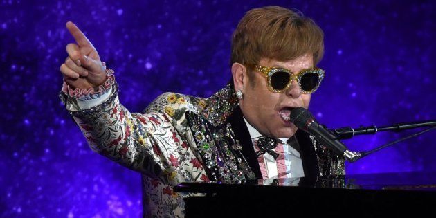 Elton John se retirará tras una megagira de tres años por los cinco