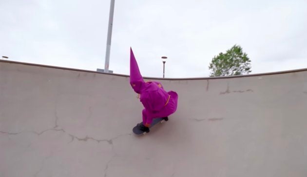 Fotograma del videoclip de 'Malamente'.