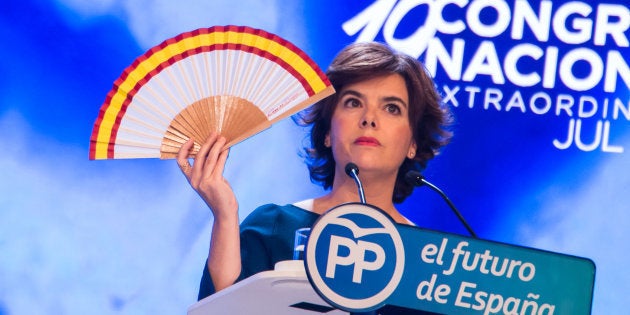 Multitud de bromas y comentarios con el abanico de Sáenz de