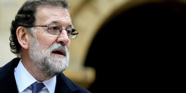 Rajoy felicita a los premiados antes de que termine la gala y Twitter se le echa
