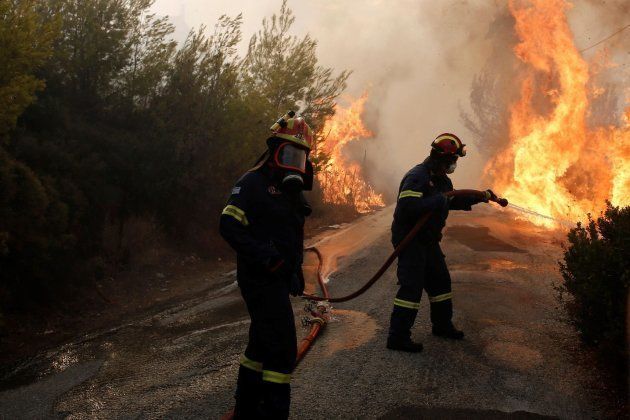 Al menos 80 muertos y 187 heridos en los graves incendios que arrasan