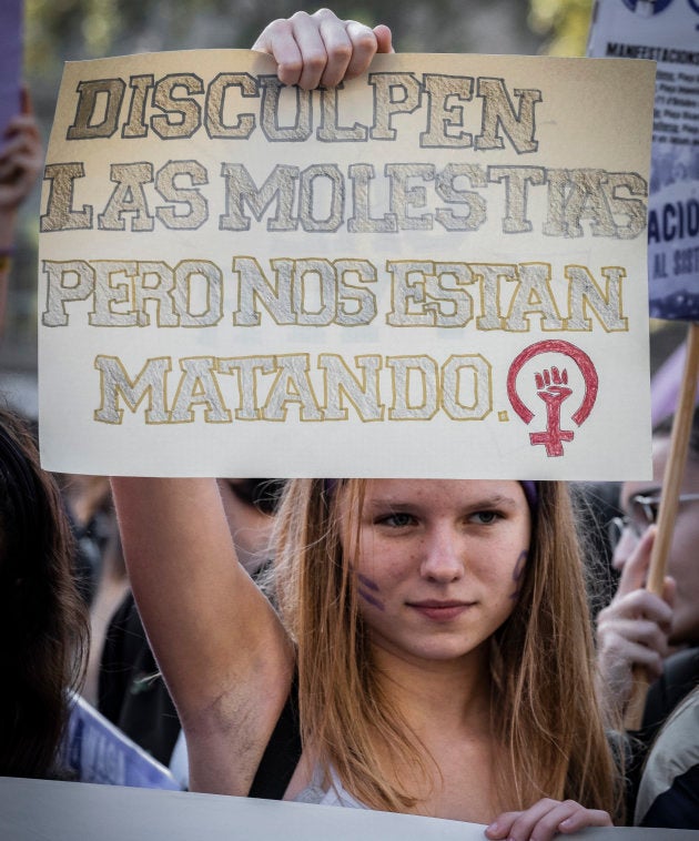 Imagen de archivo de una manifestante contra la violencia machista, en Barcelona.