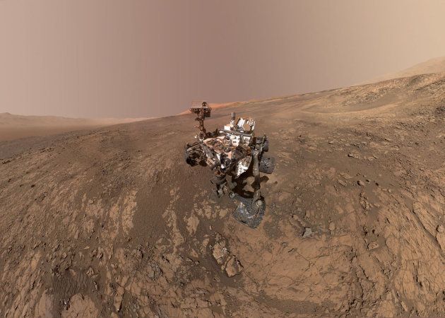 Esta foto de la NASA tomada el 4 de febrero de 2018 es un autorretrato del rover Curiosity Mars de la...
