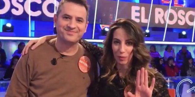 Almudena Cid y Antonio, un exconcursante, en 'Pasapalabra'