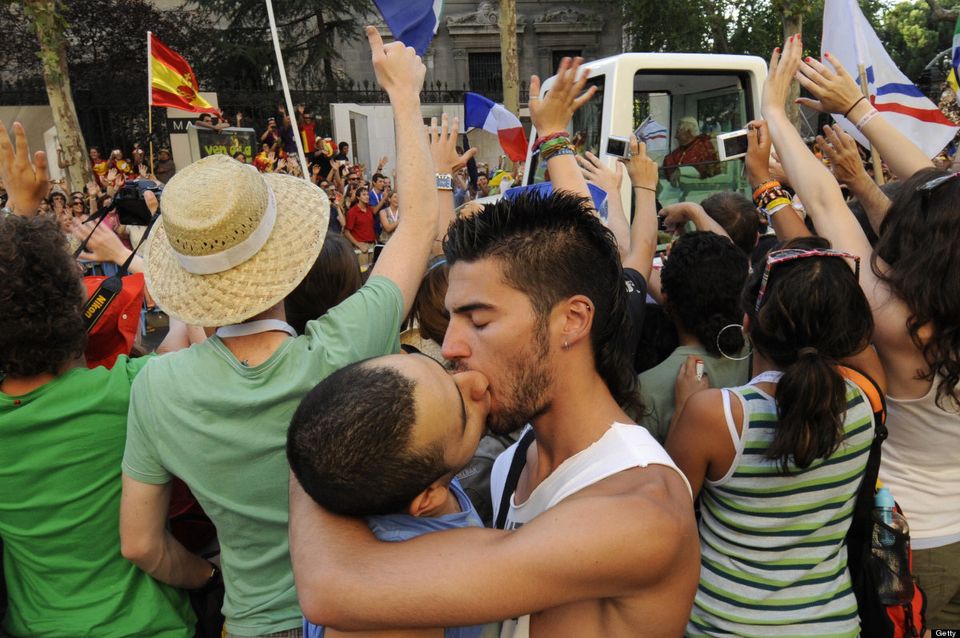 Besazo en España ante el Papa