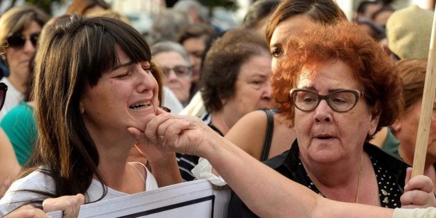 Marianela Olmedo, exmujer y madre de los asesinados, y María Espinosa, madre y abuela de los mismos, en una concentración de repulsa.