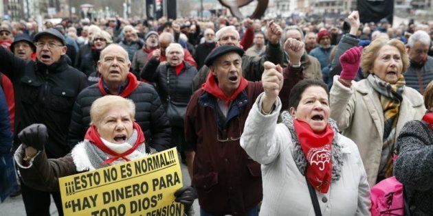 Los pensionistas vascos se manifiestan en Bilbao por unas pensiones dignas.