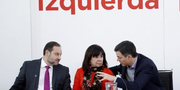 Sánchez resta poder a los barones y da a los militantes la última palabra sobre acuerdos