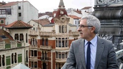 Llamazares dimite como diputado y no será candidato de IU en