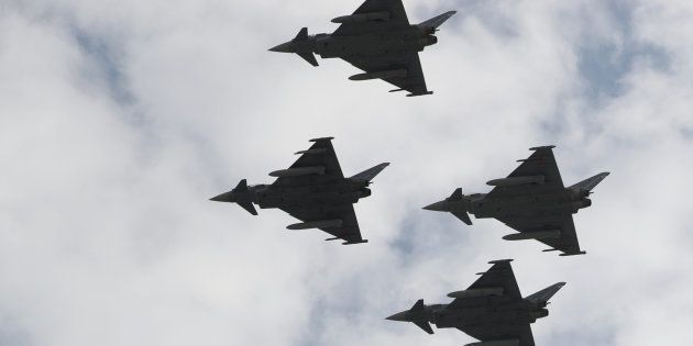 Un grupo de Eurofighters, surcando el cielo de Madrid en el último desfile del 12 de