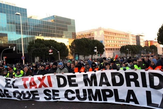 Concentración de taxistas este miércoles en las inmediaciones del recinto ferial de Ifema, donde se inaugura Fitur.