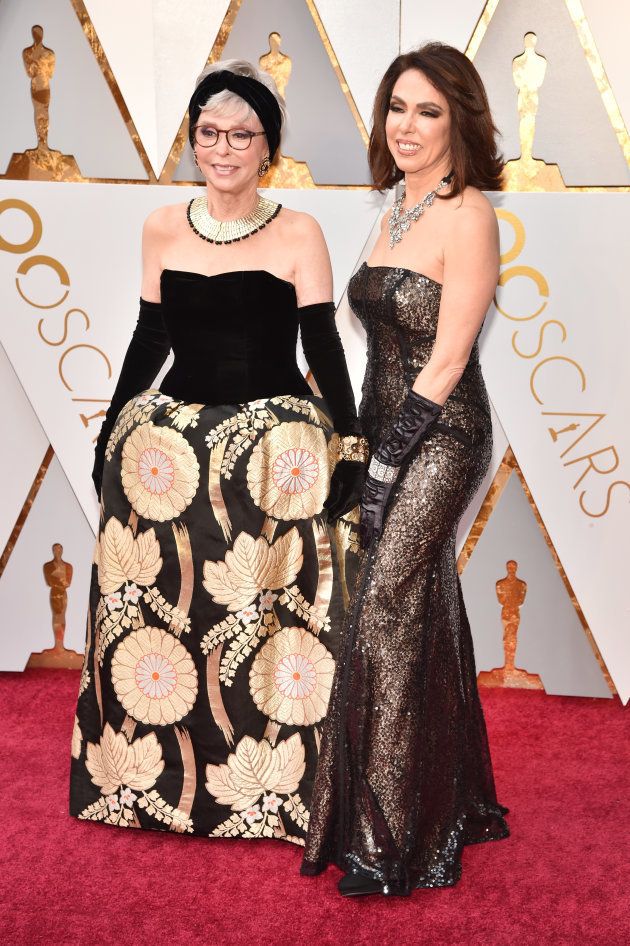La actriz Rita Moreno y su hija, la también actriz Fernanda Luisa Gordon, posan en la alfombra roja de...