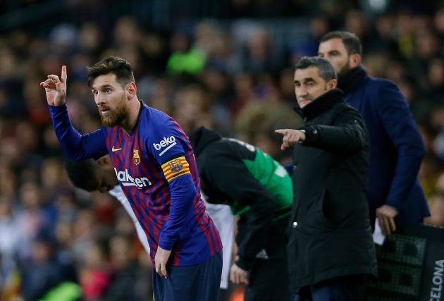 FC Barcelona's Lionel Messi, left, gestures next to his coach Ernesto Valverde during the Spanish La...