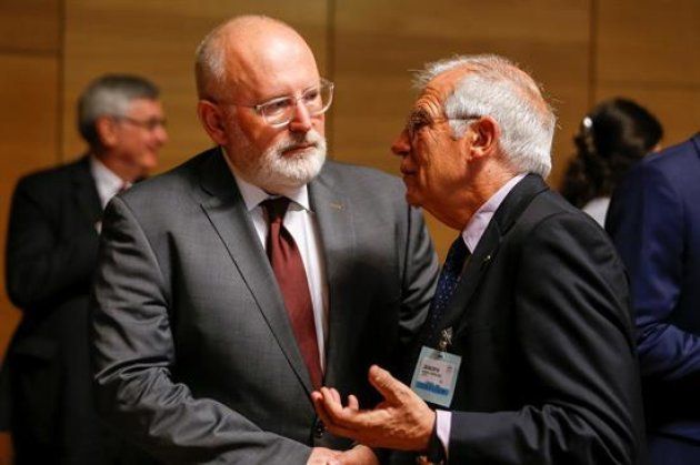 El ministro de Asuntos Exteriores, Josep Borrell, y el vicepresidente de la Comisión Europea Frans Timmermans.