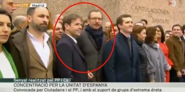 Christiano Brown y Javier Maroto, a codazos por un hueco en primera fila.