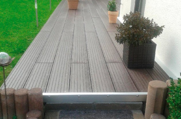 Tarima de una terraza fabricada con plástico