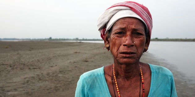 Mujer indígena de la tribu mising Kaziranga