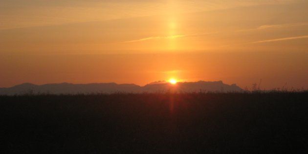 Uno de los amaneceres más tempranos del año cerca de Santo Domingo de la Calzada (La Rioja), un 27 de junio, tomado sobre las 6:46 hora oficial ≈ 4:34 hora solar media local.