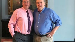 Vox 'ficha' al jefe de campaña de Trump como asesor contra la 