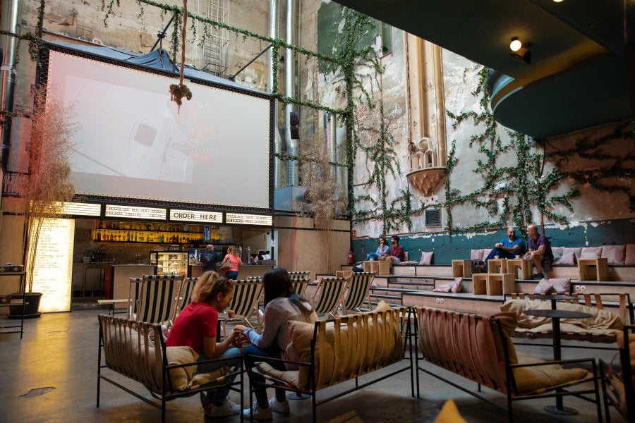 Un paseo por Embajadores, el barrio más 'cool' del