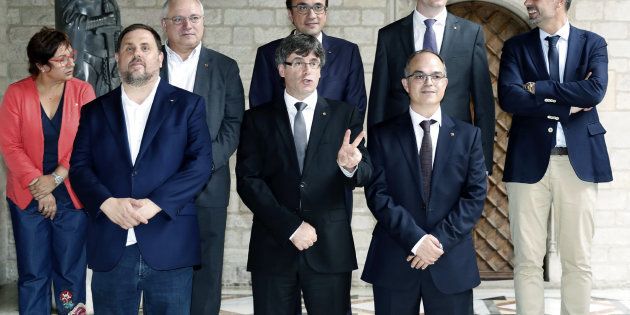 Puigdemont y Junqueras junto al nuevo Govern