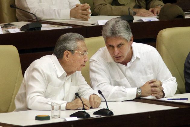 Raúl Castro y Miguel Díaz-Canel, fotografiados en la Asamblea Nacional en 2014.