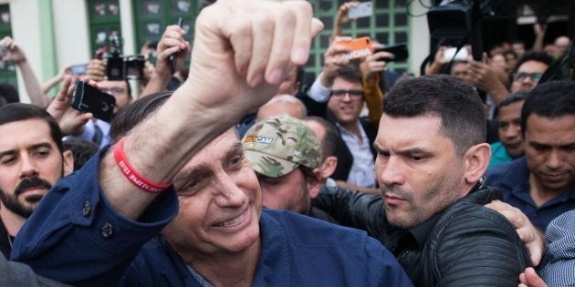El candidato de la ultraderecha brasileña, Jair Bolsonaro, después de votar.