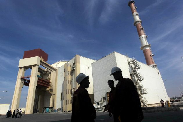 Trabajadores en la planta de energía nuclear de Bushehr, a unos 1.200 kilómetros de Teherán, en una imagen de archivo.