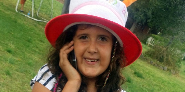 Júlia tiene nueve años y nació con síndrome de Marfan.