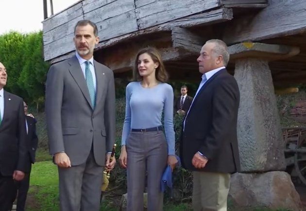 La reina Letizia durante la visita a Poreñu, Pueblo Ejemplar de Asturias