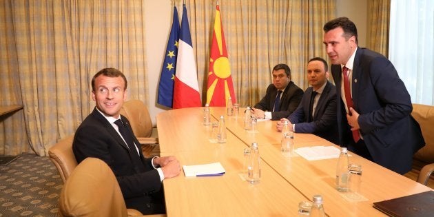 El presidente de Francia, Emmanuel Macron, en un encuentro con el primer ministro de Macedonia, Zoran Zaev, esta mañana en Sofía.