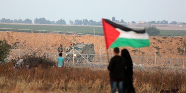 Las fuerzas israelíes intervienen durante una protesta palestina organizada por el 70 aniversario de la Nakba en Gaza el 16 de mayo de 2018.