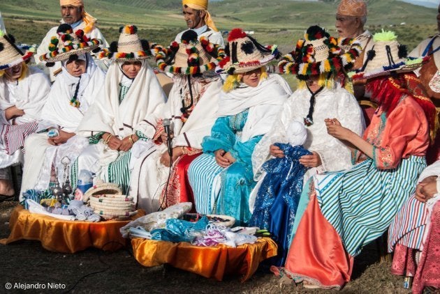 Las mujeres encargadas de fabricar la muñeca de tela