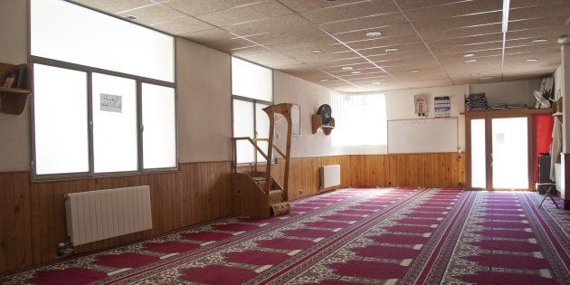 Vista del interior de la mezquita Islámica Annour de Ripoll, en la que predicaba el imán Abdelbaki Es Satty, cabecilla de la célula.