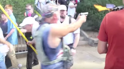 El vídeo de un nazi disparando a antifascistas que indigna en
