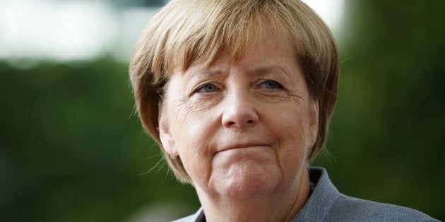 La canciller alemana, Angela Merkel, espera la llegada del presidente de Israel, Reuven Rivlin, antes de su reunión en la Cancillería, en Berlín (Alemania), el 7 de septiembre de 2017.