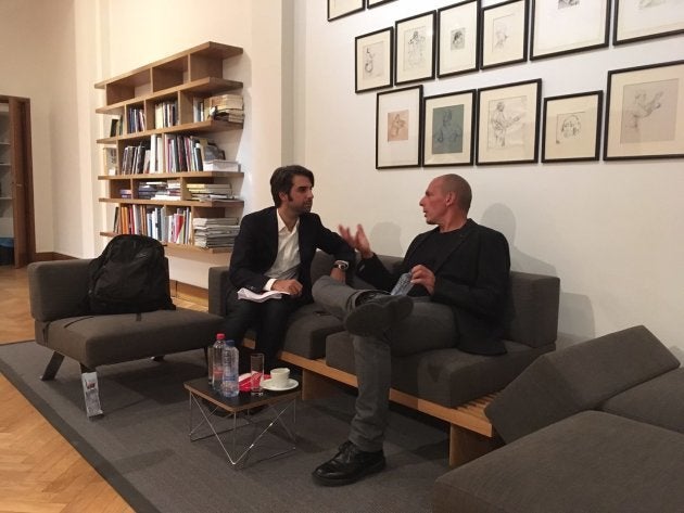 Varoufakis: “Madrid quiere aplastar a Cataluña para darles una