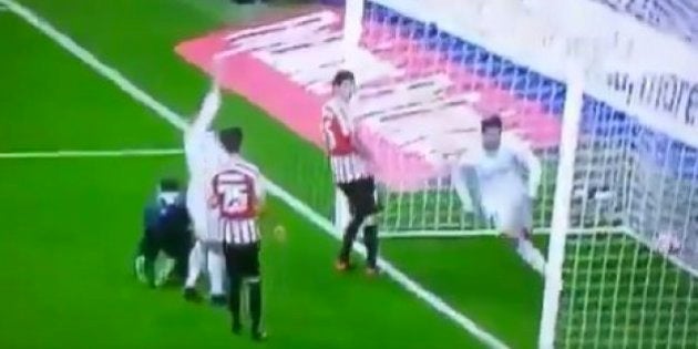 El gesto de Cristiano 'pidiendo' fuera de juego en un gol de su equipo enciende