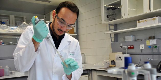 Manuel García Algar investiga cómo detectar el cáncer con solo analizar la sangre.