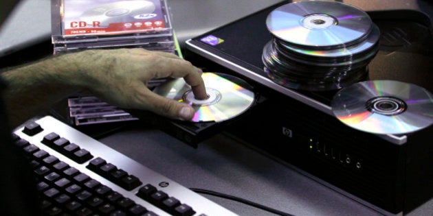 El nuevo canon digital encarecerá 1,1 euros los móviles y 12 los discos