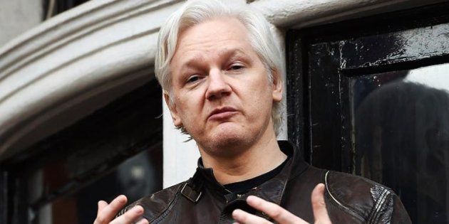 Assange confunde 'El Mundo Today' con 'El Mundo' y la lía parda en Twitter: