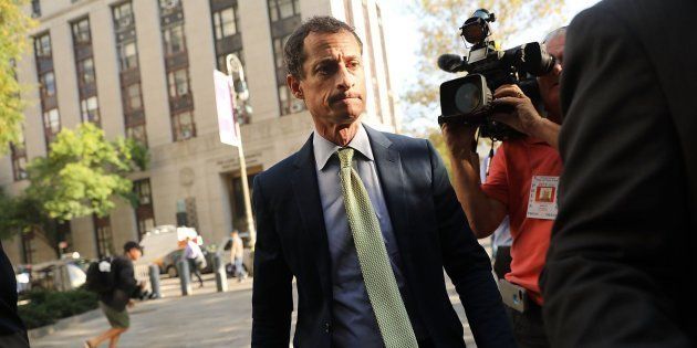 Anthony Weiner llega al tribunal en el que ha conocido la sentencia de