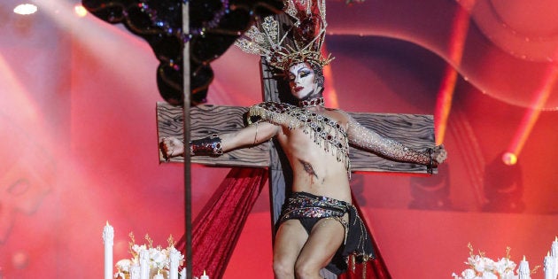 Drag Sethlas, actuando en la fantasía