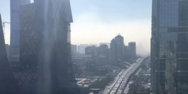 Este video de 12 segundos en time-lapse muestra cómo la polución devora