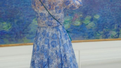 Este fotógrafo combina los visitantes de los museos con las obras y el resultado es