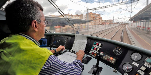 Vista desde la cabina del maquinista de un tramo de la vía del Corredor